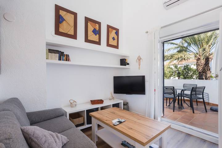 Ganze Wohnung, Ferienhaus 'Denia Encantadora' mit Gemeinschaftspool, WLAN und Klimaanlage in Montgo, Dénia