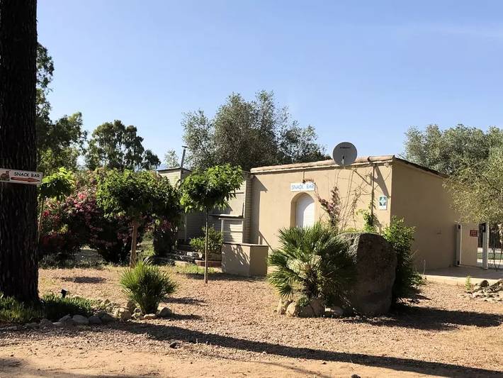 Camping pour 6 personnes, avec terrasse et piscine en Corse-du-Sud - 4