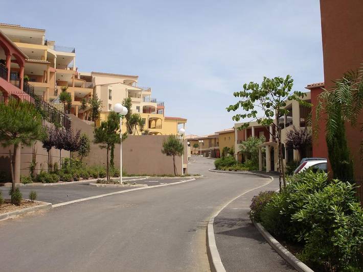 Ganze Ferienwohnung, Apartment - Sleeps 4 - Parking - Pool - Sea Views in Mandelieu-la-Napoule, Massif de l'Esterel