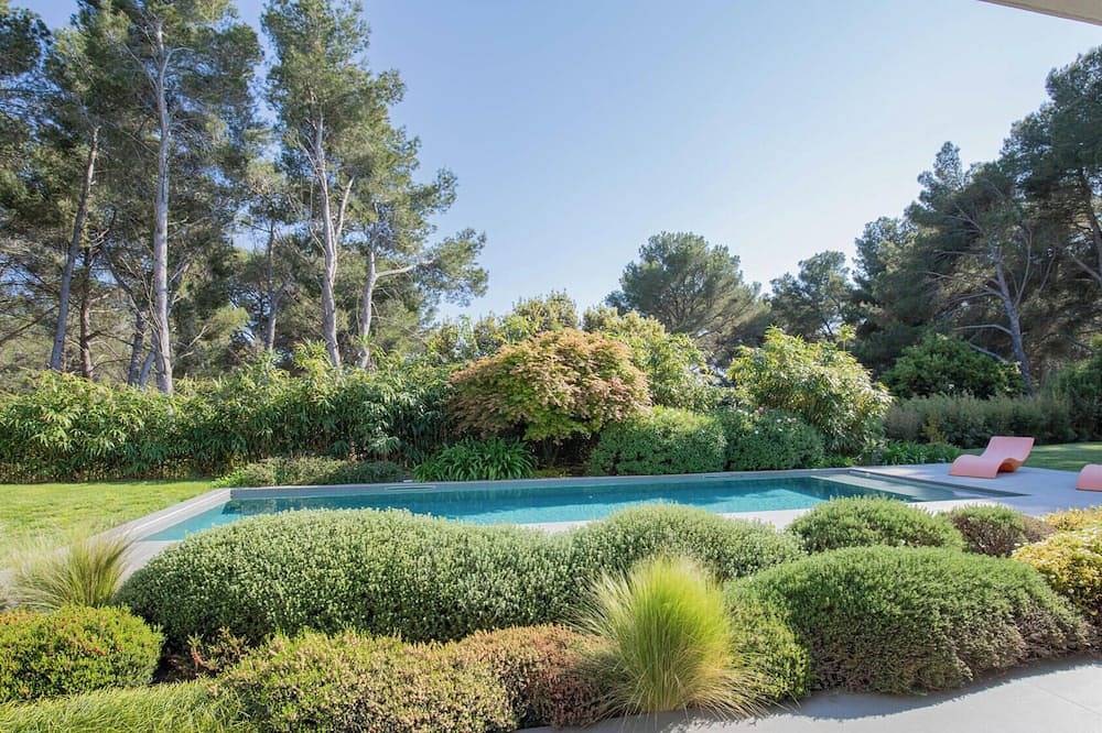 Contemporary Home Provence in Ventabren, Aix-en-Provence region