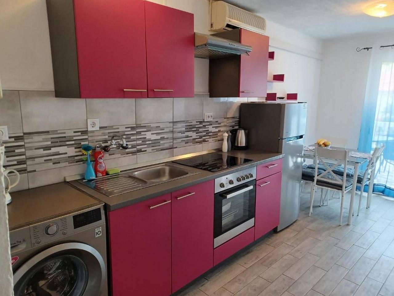 Ganze Wohnung, Ferienwohnung für 4 Personen mit Meerblick in Rukavac, Split-Dalmatien