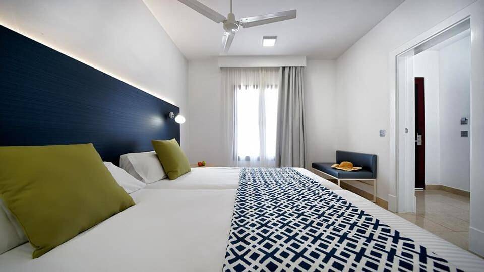 Broncemar Beach Suites in Caleta de Fuste, Antigua