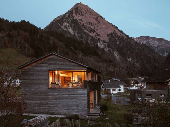 Ferienhaus für 9 Personen, mit Terrasse und Garten in Schoppernau
