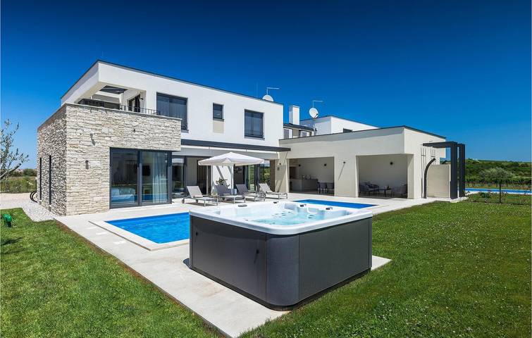 Ferienhaus für 10 Personen, mit Terrasse und Whirlpool in Brtonigla