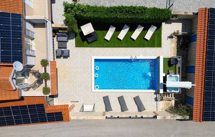 Mediterrane Oase mit Pool und WiFi in Kreševo, Dalmatinisches Zagora