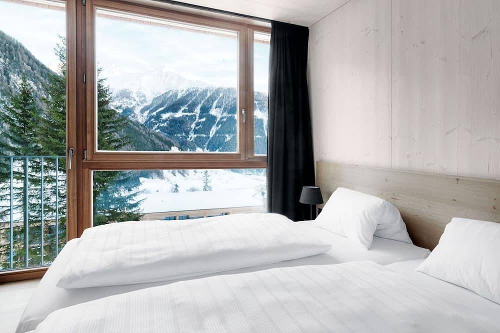 Herrliche Wohnung in einem Ferienhaus für 4 Gäste mit  W-Lan, Pool, Tv, Balkon und Panoramablick in Kals am Großglockner, Bezirk Lienz