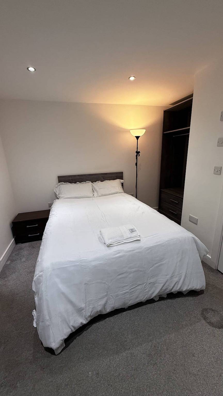 Entire apartment, 1 Bedroom Fully Furnished Apartment in Leicester, Heart of England