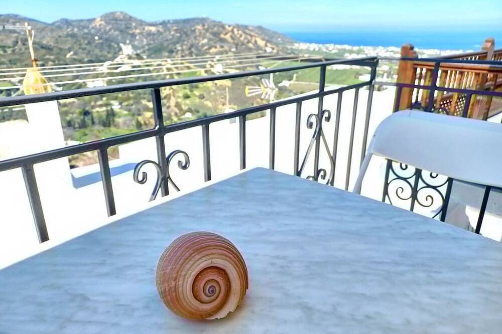 Skyros Bnb, Little Horse in Skyros Town in Skyros