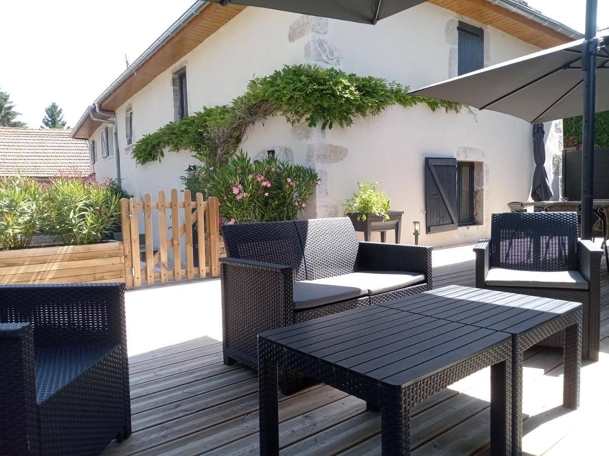 Five-Bedroom House in Saint-Pierre-de-Curtille, Région de Chambéry