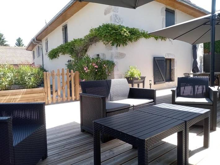 Location de vacances pour 12 personnes, avec Terrasse ainsi que Jardin et Vue dans Saint-Pierre-de-Curtille