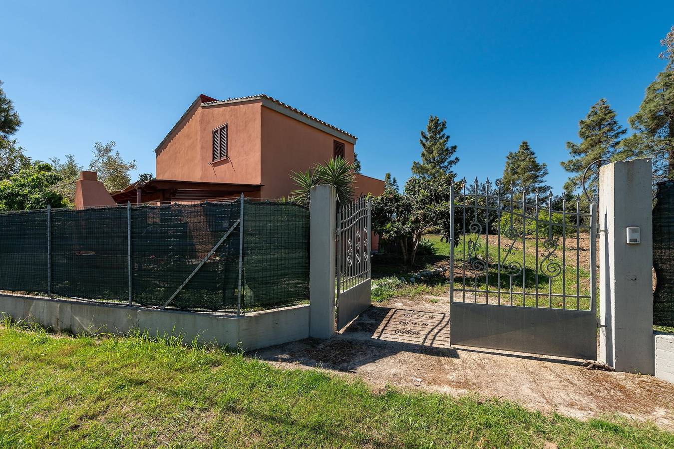 Villa "Giulia Grande" in ländlicher Gegend in Meeresnähe mit Bergblick & Garten in Masone Pardu, Castiadas