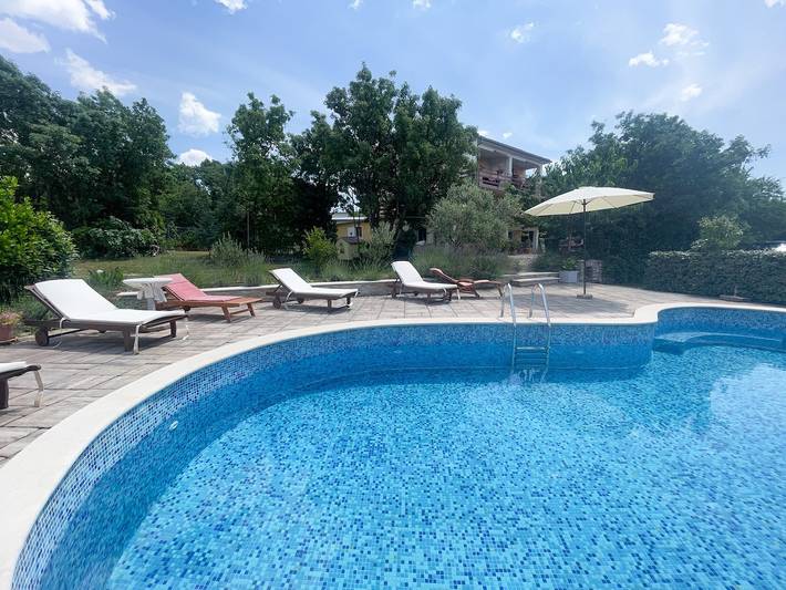Ferienwohnung für 4 Personen, mit Pool und Terrasse in Jadranovo