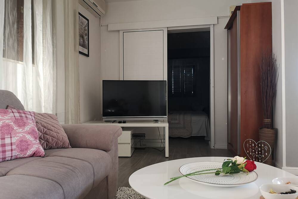 Ganze Wohnung, 1-Zimmer-Ferienwohnung mit Terrasse und Meerblick Rukavac, Vis (A-8897-a) in Rukavac, Vis