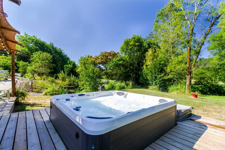 Casa vacanze con jacuzzi, rifugio di pace nel cuore della natura in Thonac, Périgord Noir