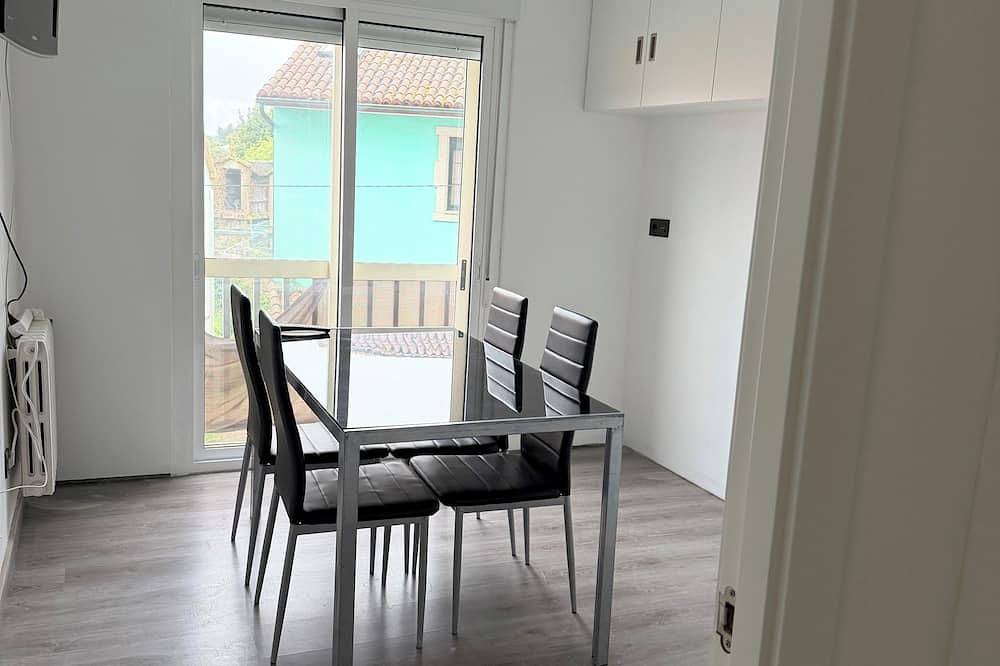 Ganze Wohnung, La Casa de la Calma de Santiago - Apt & Wellness in O Milladoiro, Ames