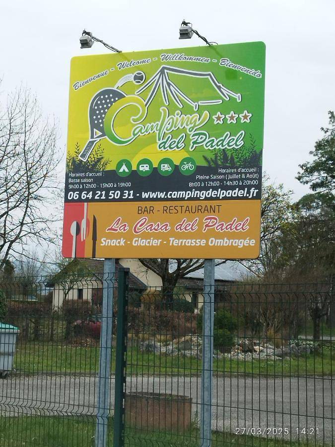 Location de vacances pour 4 personnes, avec terrasse ainsi que vue et piscine à Les Avenières - 3