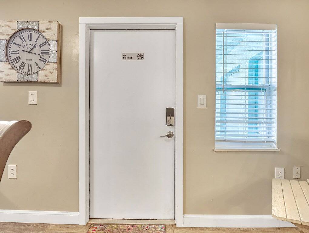 Ganze Wohnung, Coco Beach neu renoviert, offen 2/1 ersten Stock direkt am Meer Wohnung. in Space Coast