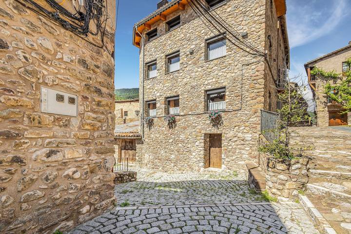 Appartement entier, Appartement "Moixeró" avec vue sur les montagnes, Wi-Fi et climatisation in Bagà, Pyrénées catalanes