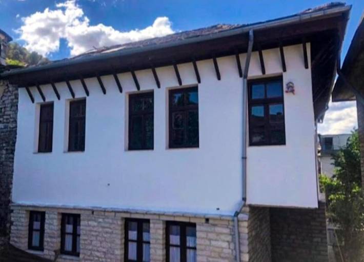 Maison d’hôte pour 2 personnes, avec balcon et jardin dans Gjirokastër