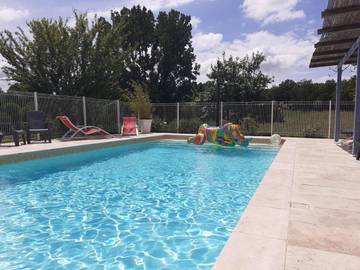 Gîte pour 4 personnes, avec piscine et jardin à Montcléra