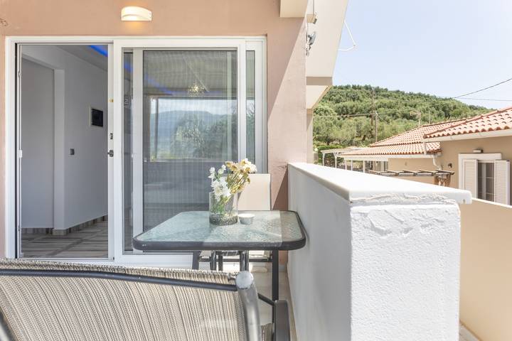 Entire studio, Studio Apartment "Villa Dionysia S2" close to the Beach with Shared Pool & Wi-Fi in Alykanas, Alykes