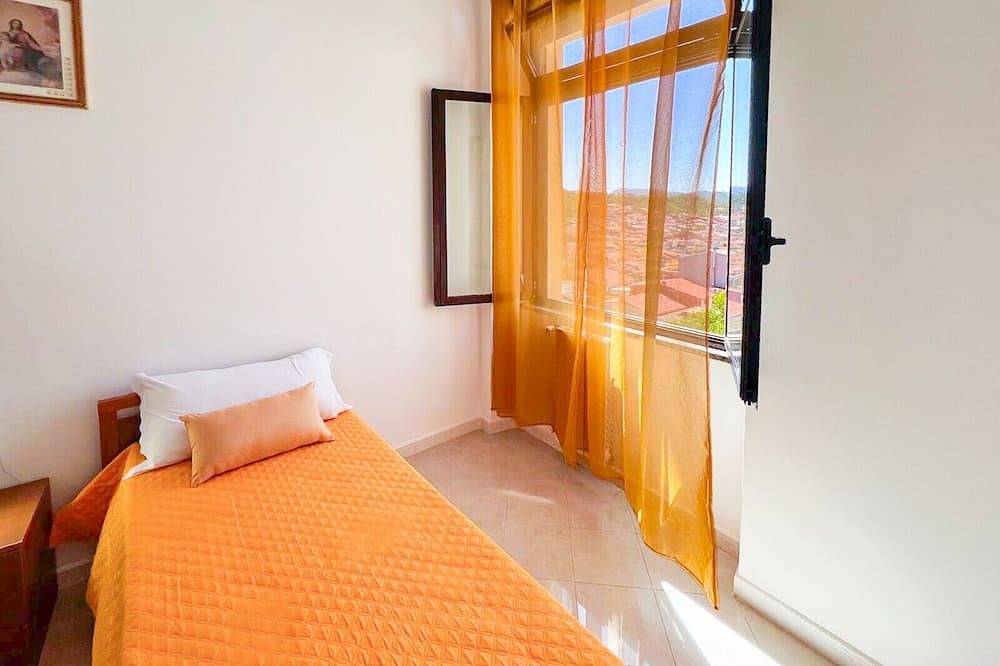 Ganze Wohnung, Einzelzimmer mit privatem Bad in Gonnesa, Iglesiente