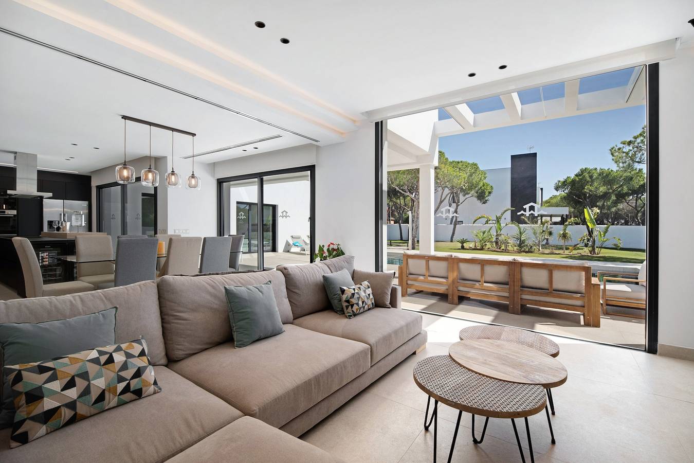 Villa "Alba Sea" met privézwembad, 2 privéterrassen en Wi-Fi in Playa La Barrosa, Chiclana de la Frontera