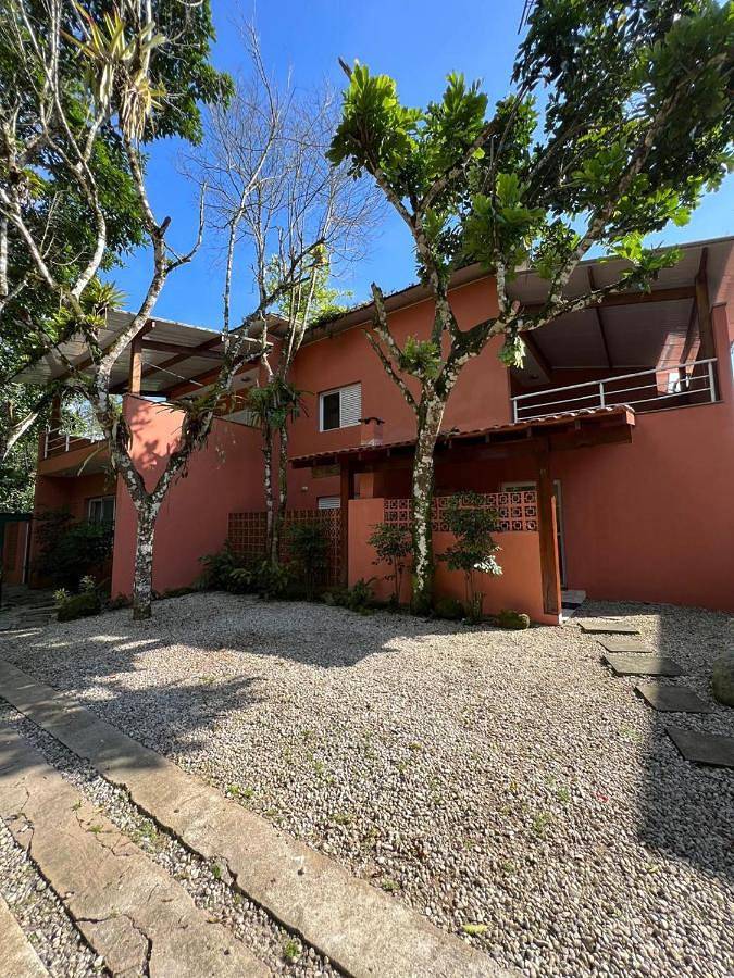 Casas e apartamentos de temporada para 6 pessoas, com terraço e vista e ainda jardim, com animais de estimação na Praia de Itamambuca