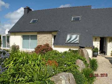 Gîte pour 4 personnes, avec jardin à Trélévern