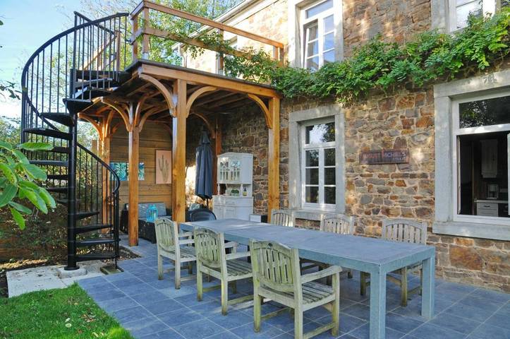 Location de vacances pour 8 personnes, avec Terrasse ainsi que Jardin et Vue dans Soy