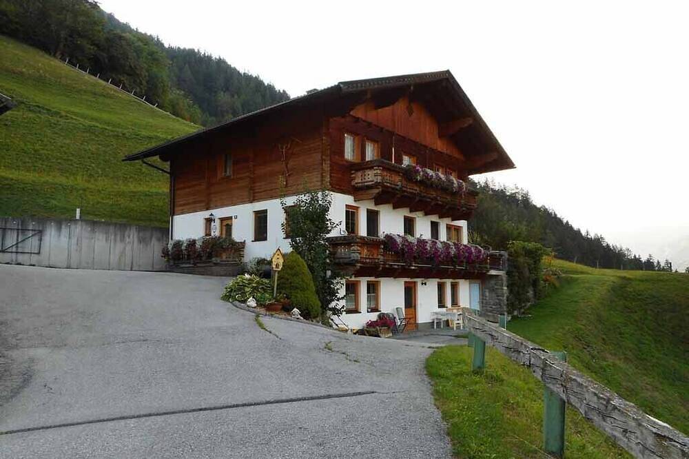 Ganze Wohnung, Hanglage mit traumhaftem Rundumblick auf Matrei und die Berge, sehr ruhig! in Kals am Großglockner, Osttirol