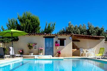 Location de vacances pour 4 personnes, avec jacuzzi et jardin à Aubignan