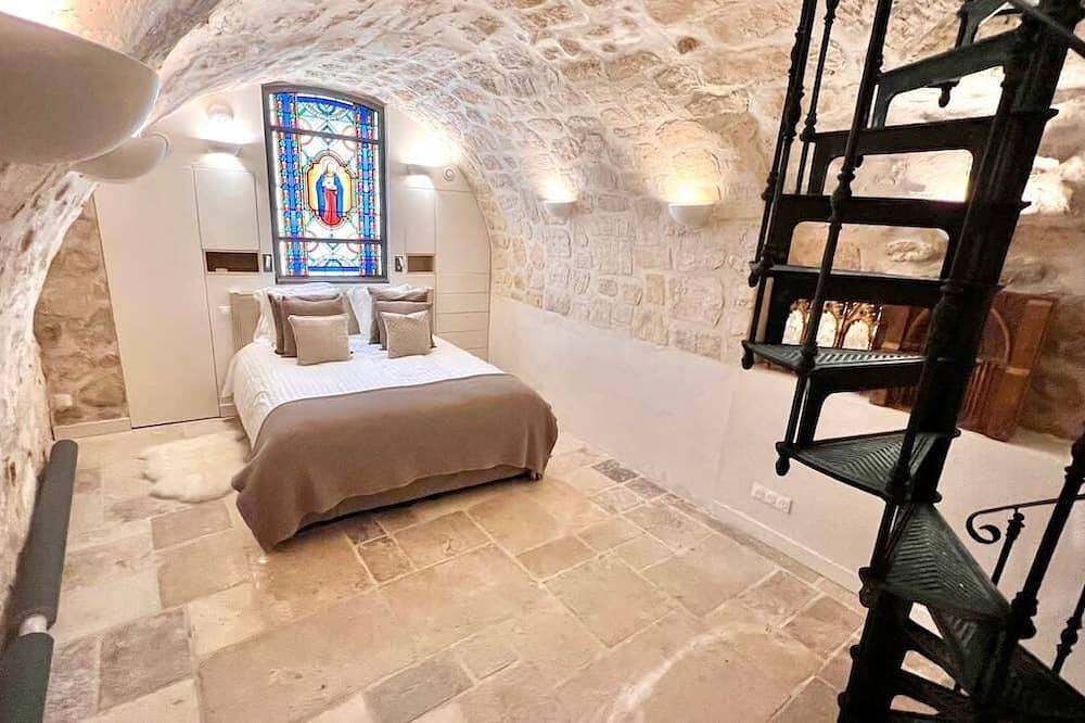 Entire apartment, Serenity :  Meditation at Notre - Dame — Ac in Paris, Ile de France
