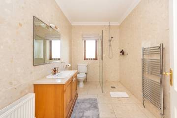Villa for 10 Guests in County Waterford, Munster, Picture 3