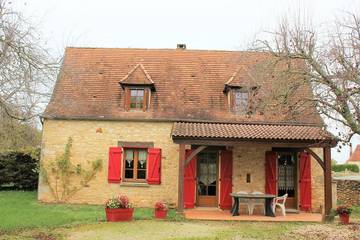 Gîte pour 4 personnes, avec jardin, animaux acceptés à Cénac-et-Saint-Julien