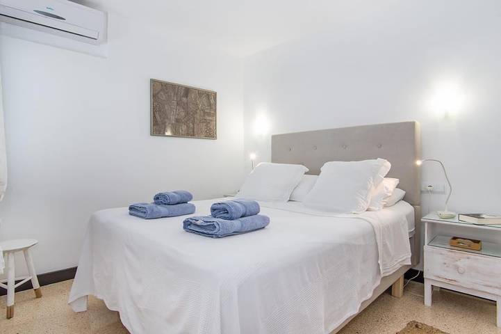 Ein hübsches Chalet im Ibicenco-Stil für bis zu 5 Erwachsene und 1 Kind mit Pool in Cala Figuera, Santanyí