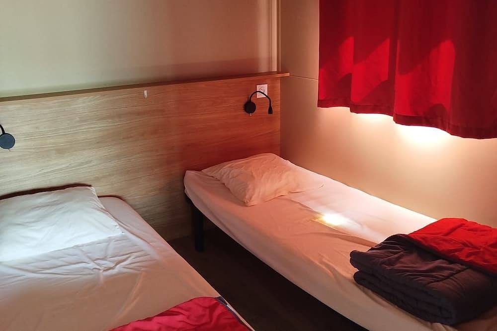 Grand Chalet Otawa, 3 bedrooms for 6 people in a quiet and peaceful setting in Évron, Mayenne (desambiguación)