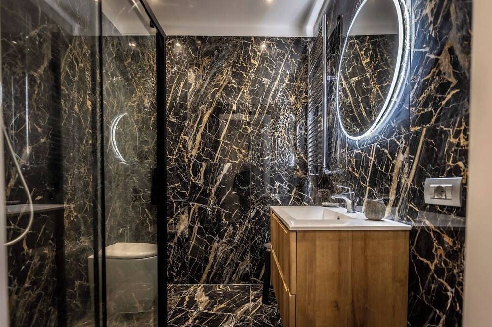 Lyo Sky Rooms—Room with Balcony: A Modern Stay in Re di Roma (Metro Line A, Wifi, Google Tv) in Rome, Rome Province