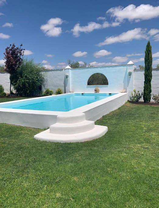 Location de vacances pour 14 personnes, avec piscine ainsi que jardin et terrasse à Osuna - 2