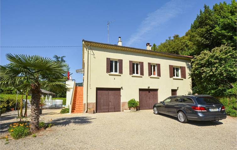 Gîte pour 6 personnes, avec terrasse ainsi que piscine et jardin à Les Salles-du-Gardon