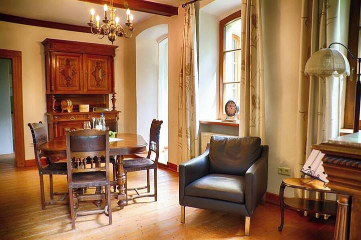 Ferienwohnung für 2 Personen, mit Pool und Balkon sowie Garten und Sauna, mit Haustier