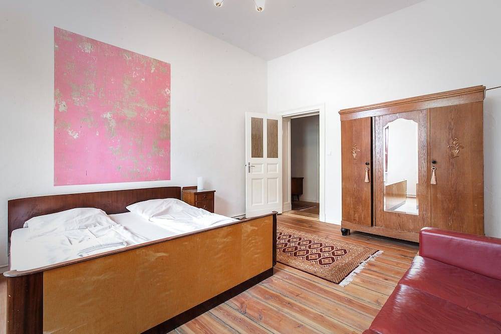 Ganze Wohnung, Familienfreundliche Altbauwohnung mit modernem Wannenbad & gemütlicher Wohnküche in Moabit Berlin, Berlin