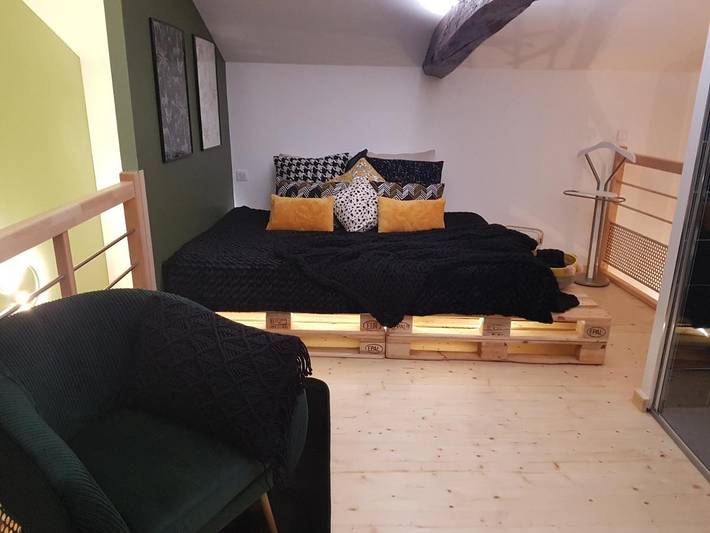 Location de vacances pour 2 personnes, avec Terrasse ainsi que Jardin et Sauna à La Chapelle-Hermier
