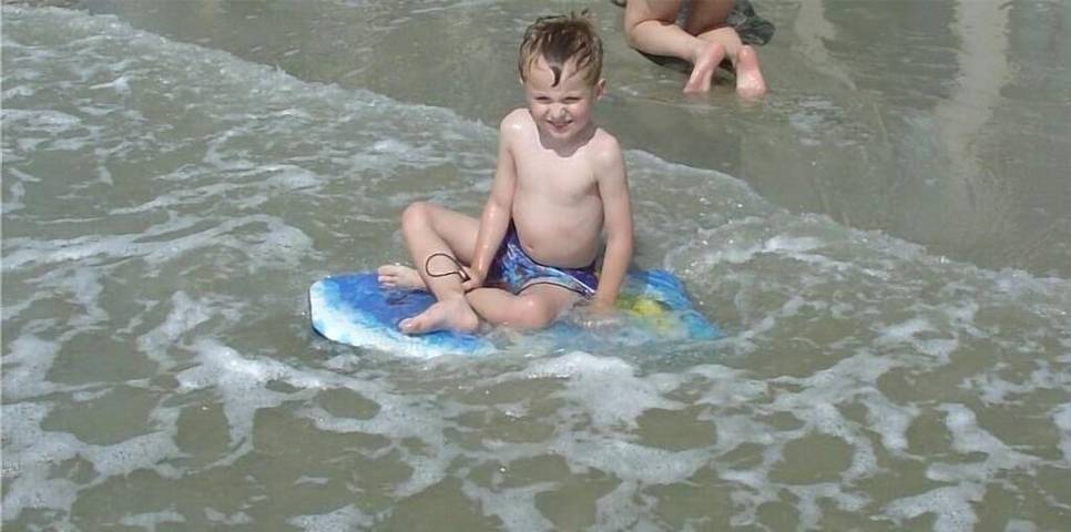 Vacation rental for 6 people, with pool and hot tub as well as balcony in Garden City (SC)