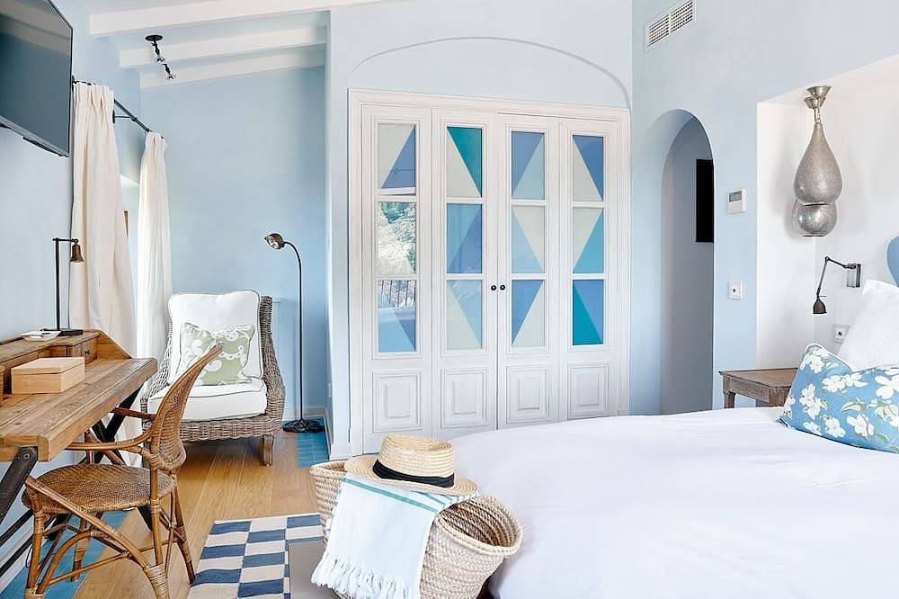 \"villa in Mallorca. Infinite Blue Over the Mountains of the Serra de Tramuntana\" in Deià, West Majorca