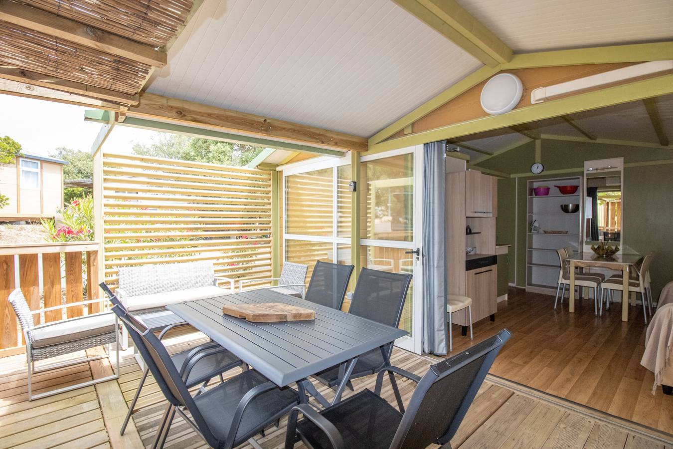 Chalet 'Tout Confort 4min Plage' mit Gemeinschaftspool, privater Terrasse und Klimaanlage in Pianottoli-Caldarello, Sartène und Umgebung