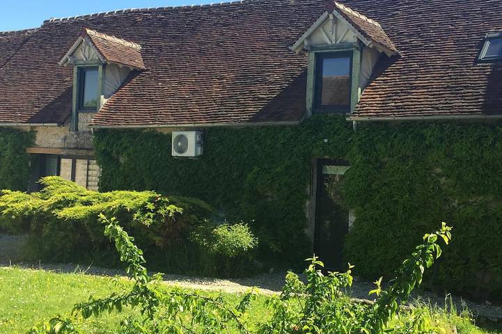 Gîte pour 5 personnes, avec terrasse à Beaune-la-Rolande