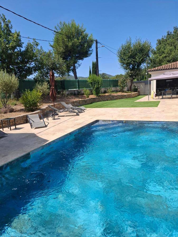Gîte pour 2 personnes, avec Piscine et Vue à La Destrousse