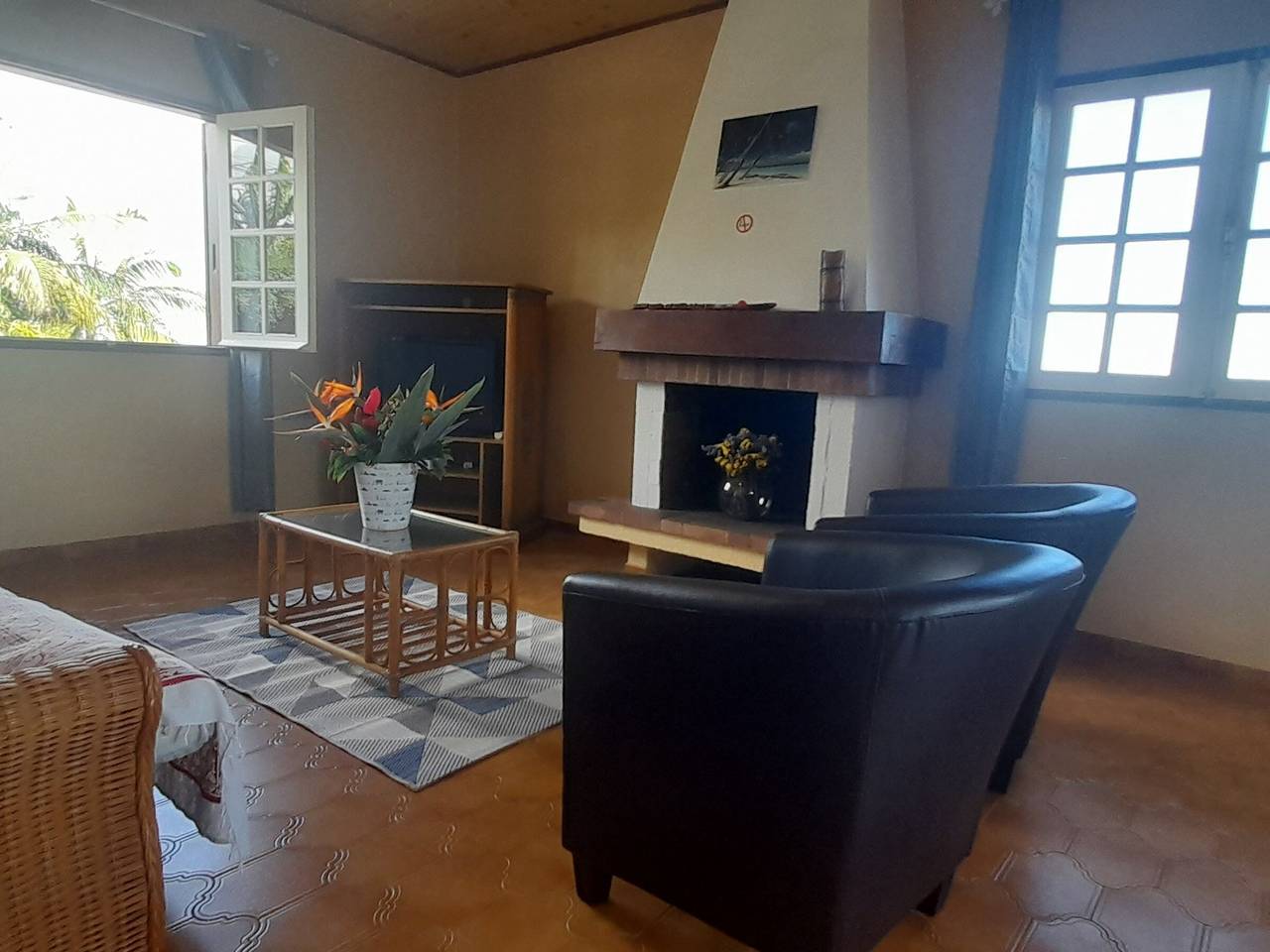 Gîte Bec Rose in halber Höhe mit Küstenblick, 2 Schlafzimmer in Le Guillaume (Réunion), Saint-Paul