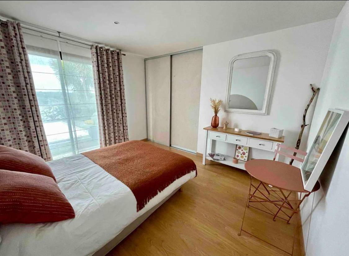 Two-Bedroom Suite in Plouezoc'h, Ceinture Dorée